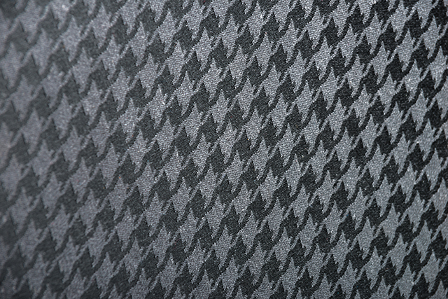 HOUNDS TOOTH CHAIR PAD
